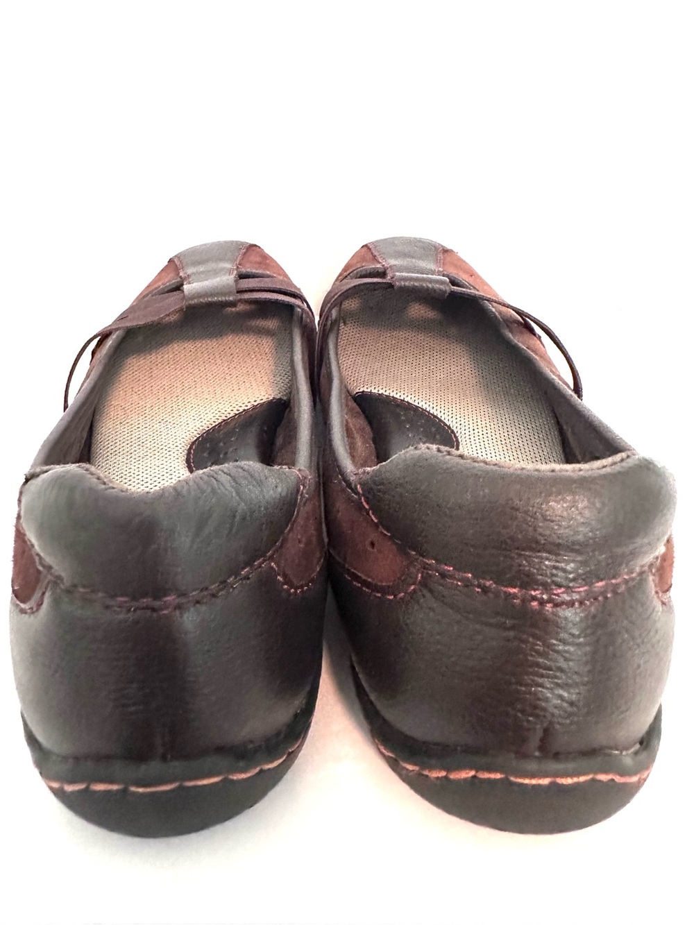 b.o.c. Women's Brown Suede & Dark Brown Leather Cross-Strap Flats Size 8 - Picture 11 of 12